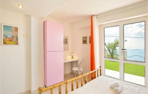Nice Home In Staletti With Jacuzzi, Sauna And 4 Bedrooms