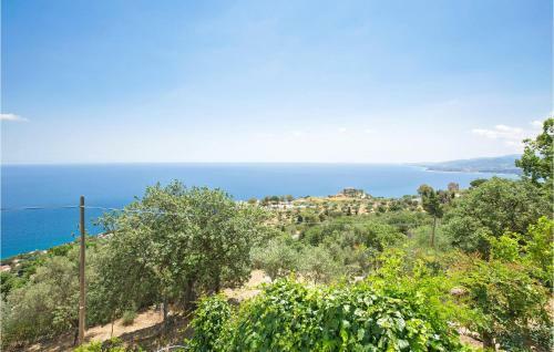 Nice Home In Staletti With Jacuzzi, Sauna And 4 Bedrooms