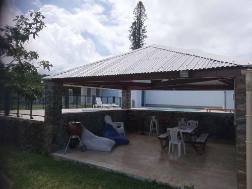 Appartement F3 Dans Petit Complexe Tranquille