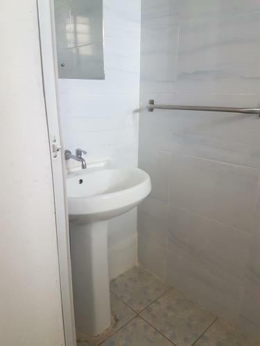 Hostal Golden Guest House- Miritini