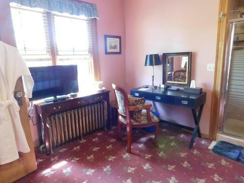 Bacon Mansion Bed And Breakfast