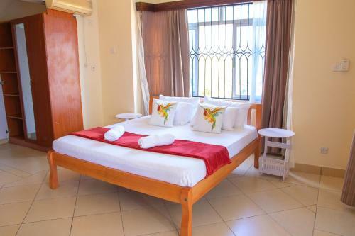 Cozy, Spacious, Quiet Executive Furnished Apartment