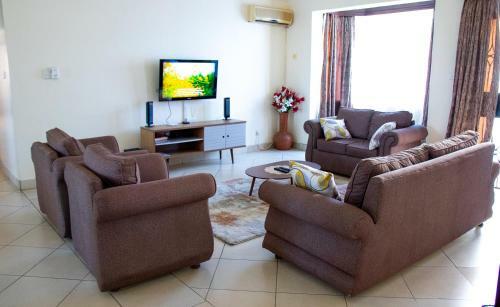 Cozy, Spacious, Quiet Executive Furnished Apartment