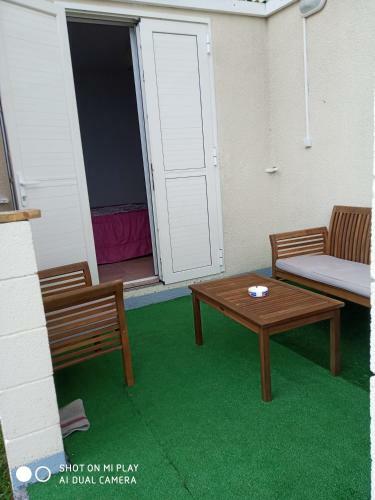 Hostal Charmant Studio Dans Le Sud, Id�al Pour Un Couple