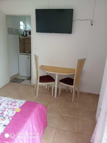 Hostal Charmant Studio Dans Le Sud, Id�al Pour Un Couple