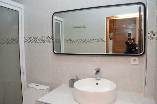 Magnifique Villa Climatis�e Avec Piscine � Warang