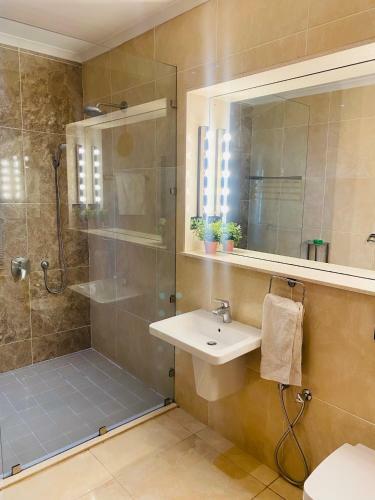 Luxurious 3 Bedroom Villa With Beautiful Garden