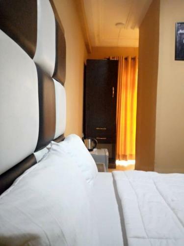 Keqs Hotel