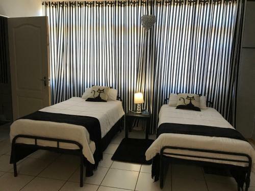 Hostal Sondela Bed & Breakfast