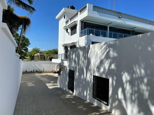 Modern 5-bedroom Villa With Pool, (a Kids Heaven).