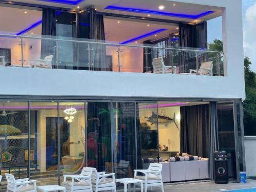 Modern 5-bedroom Villa With Pool, (a Kids Heaven).
