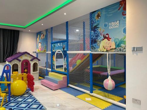 Modern 5-bedroom Villa With Pool, (a Kids Heaven).