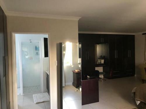 Amani Luxury Airbnb Near The Beach