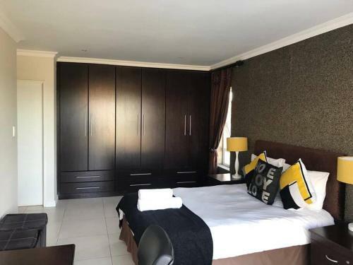 Amani Luxury Airbnb Near The Beach