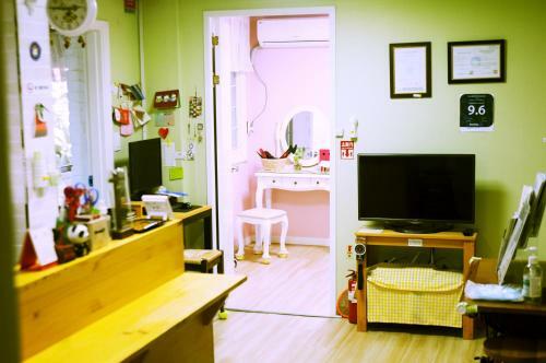 Hostal Geranium Ladies Guesthouse