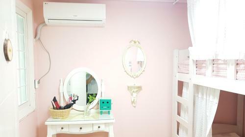 Hostal Geranium Ladies Guesthouse