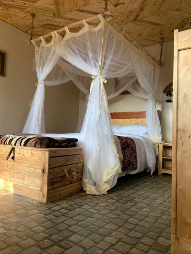 Hostal Enchanting Pallet-themed Olugulu Cottage