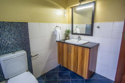 Peaceful, Spacious, Open-plan 2br Apartment Set In Large Mature Garden.