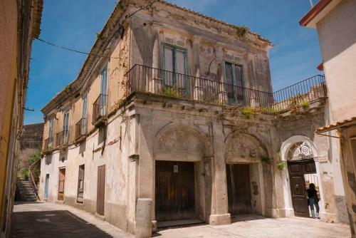Borgo Petelia, Palazzo Capozza