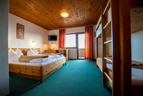 Hostal Almgasthof Fichtenheim - Emberger Alm