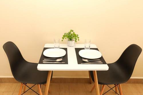 Exquisite Fully Furnished 1 Bedroom Apartment