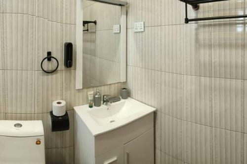 Apartamento Heavenly Apheartment With Backyard Swimming Pool