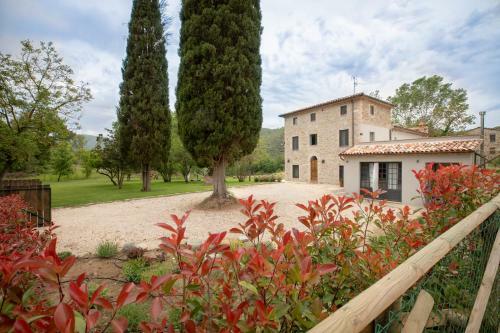 Iflat Stones & Grass Villa With Jacuzzi Neartodi