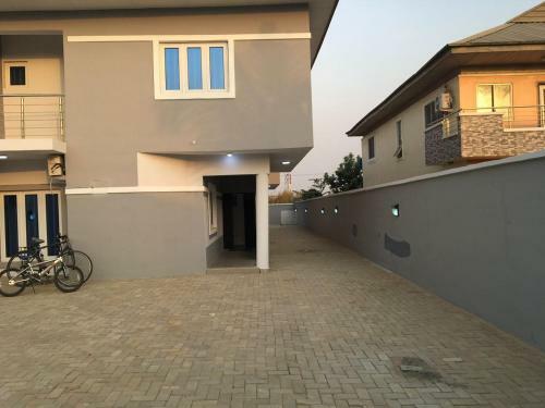 Apartamento Residential House In A Secure & Serene Environment