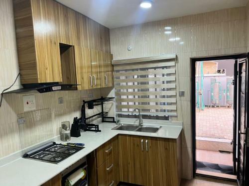 Apartamento Residential House In A Secure & Serene Environment