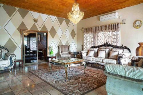 Beautiful 3 Bedroom 3.5 Bath Residential Home