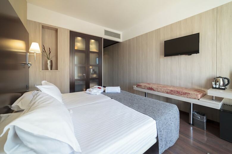 Hotel H2 Salymar