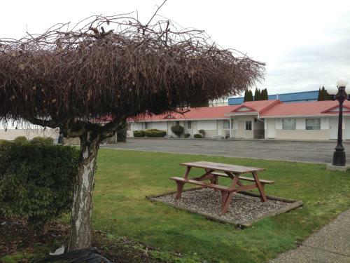 Rainbow Motor Inn