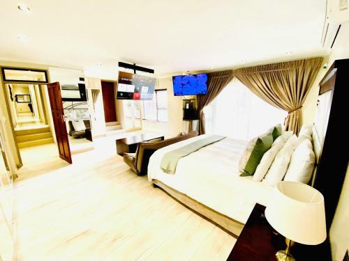 Hostal C&c Hotel Vibes Randpark Ridge Jhb 14 Units Available