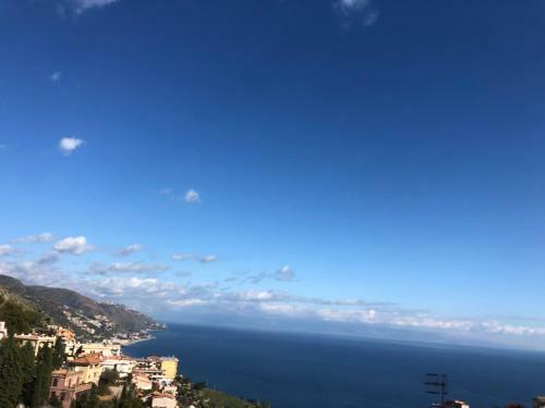 Taormina Center Apartment With Sea View