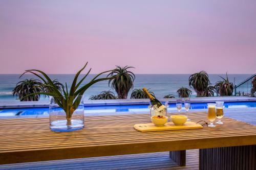 Dolphin Coast Yolo Spaces - Beach House Villa