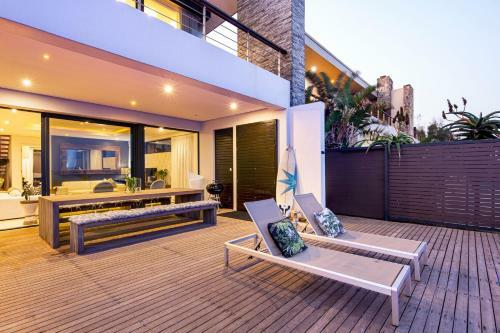 Dolphin Coast Yolo Spaces - Beach House Villa