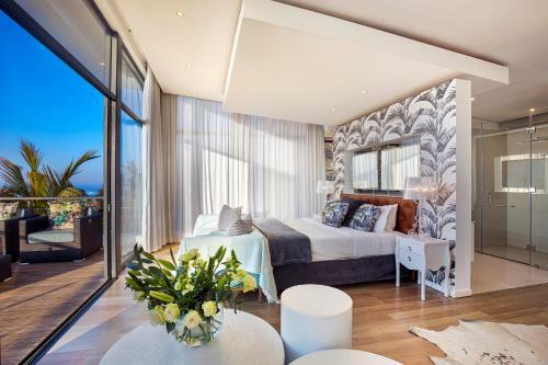 Dolphin Coast Yolo Spaces - Beach House Villa