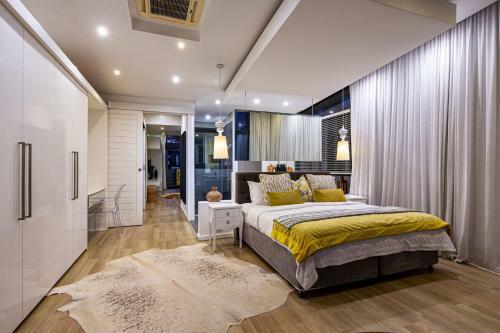 Dolphin Coast Yolo Spaces - Beach House Villa