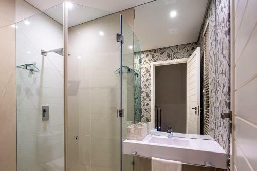 Dolphin Coast Yolo Spaces - Beach House Villa