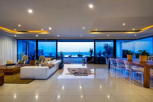 Dolphin Coast Yolo Spaces - Beach House Villa