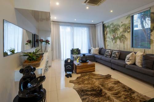 Dolphin Coast Yolo Spaces - Beach House Villa