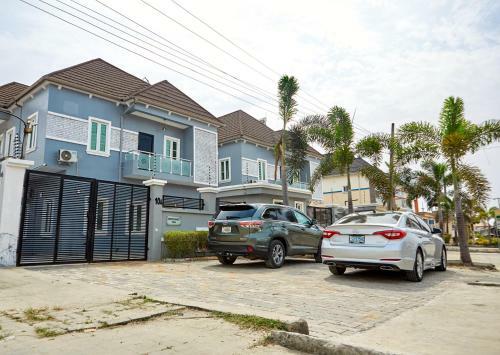 Luxurious 4 Bedroom Fully Detached Duplex Interconnect Villas Lekki