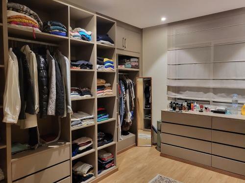 The One Luxury Apartment With Dressing Room