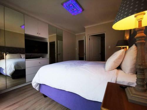 Stylish 3 Bedroom House With Pool