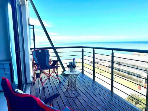 Grace / 2 Bedroom 2 Bathroom Beachfront Apartment