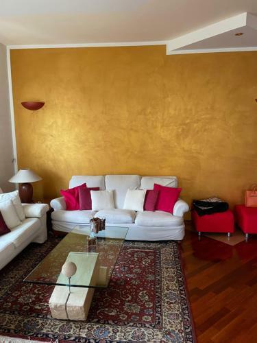 Zen Apartment Located In Turin Pre Hill