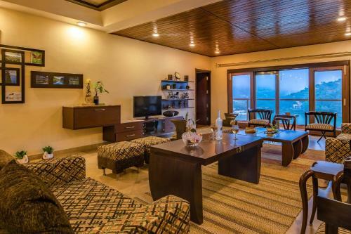 Villa Stayvista At Lakeview Manor