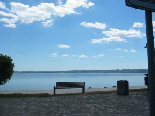 La Rosa Sul Lago