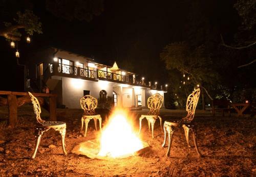 The Camphor Tree Lakefront Jungle Lodge By Earthaa Escapes