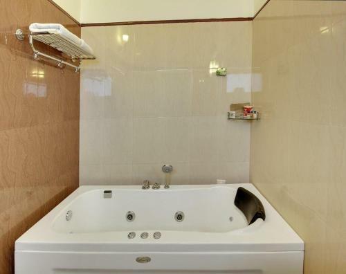 Hotel H Lake View, Bhimtal, Nainital